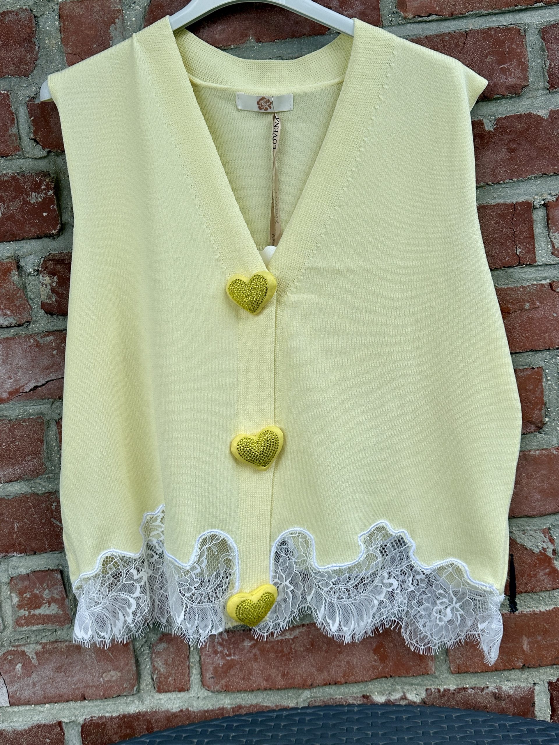 Copie Gilet Rosie jaune bouton cœur – Image 2